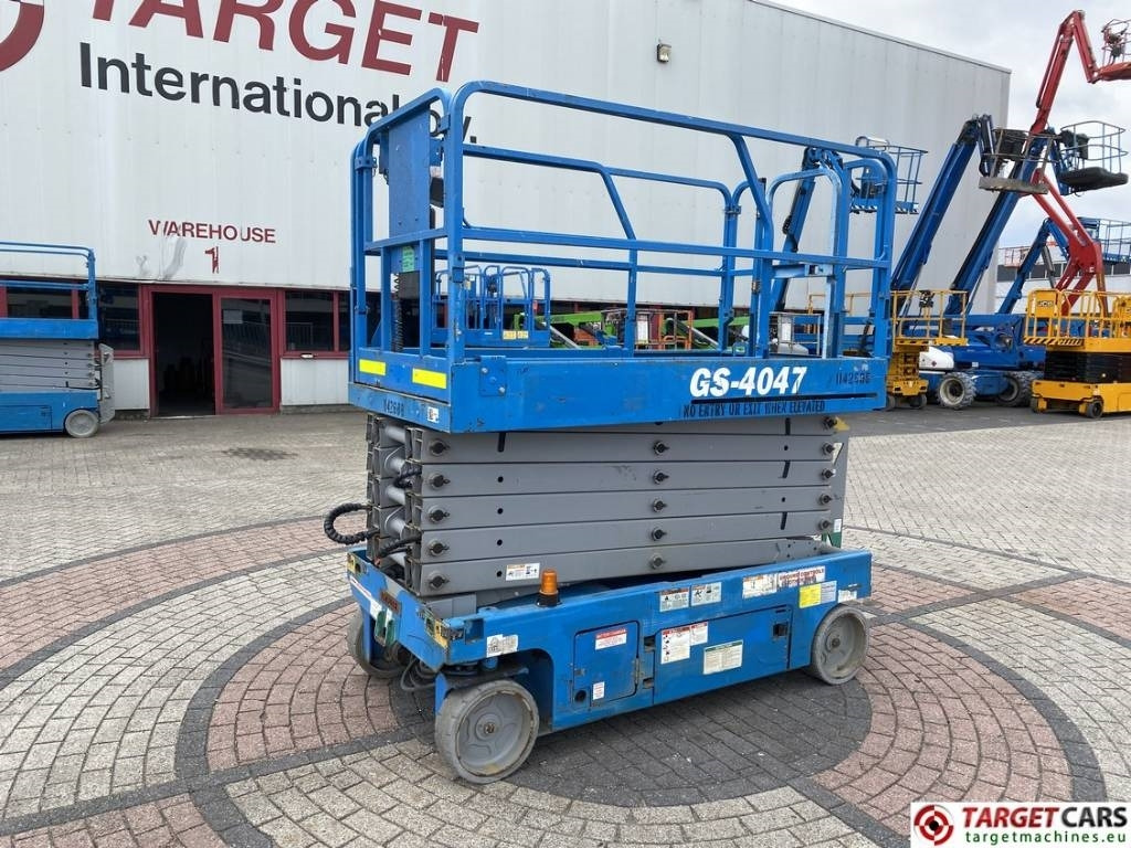 Genie GS4047 Electric 4047 Scissor Work Lift 1389cm - 시저 리프트 : 사진 1 Genie GS4047 Electric 4047 Scissor Work Lift 1389cm - 시저 리프트 : 사진 1