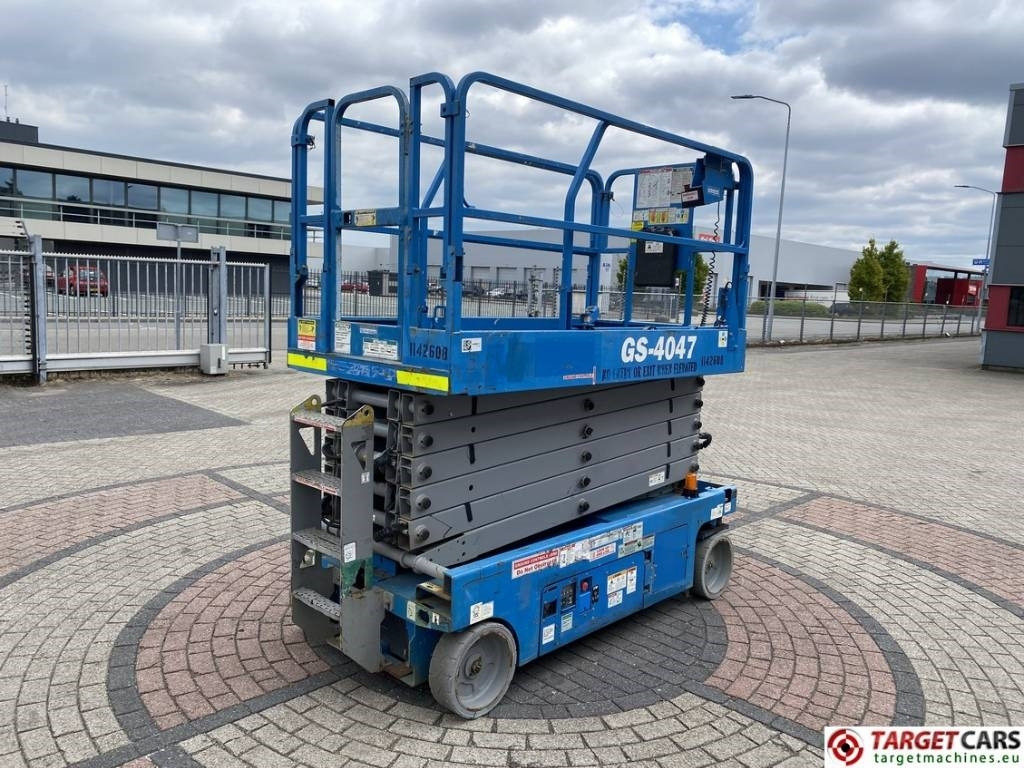 Genie GS4047 Electric 4047 Scissor Work Lift 1389cm - 시저 리프트 : 사진 3 Genie GS4047 Electric 4047 Scissor Work Lift 1389cm - 시저 리프트 : 사진 3