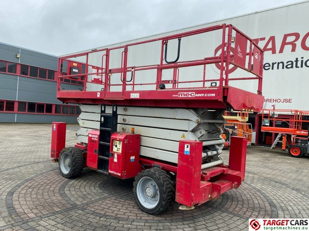 MEC 6092RT Diesel 4x4 Scissor Work LIft 2020cm - 시저 리프트 : 사진 4 MEC 6092RT Diesel 4x4 Scissor Work LIft 2020cm - 시저 리프트 : 사진 4
