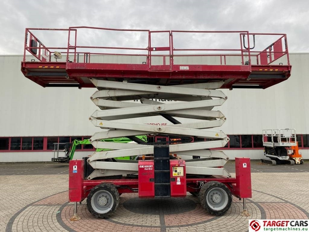 MEC 6092RT Diesel 4x4 Scissor Work Lift 2020cm - 시저 리프트 : 사진 5 MEC 6092RT Diesel 4x4 Scissor Work Lift 2020cm - 시저 리프트 : 사진 5