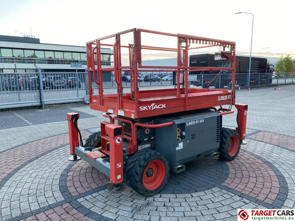 SkyJack SJ6826RT Diesel 4x4 Scissor 6826 Work Lift 992cm - 시저 리프트 : 사진 3 SkyJack SJ6826RT Diesel 4x4 Scissor 6826 Work Lift 992cm - 시저 리프트 : 사진 3