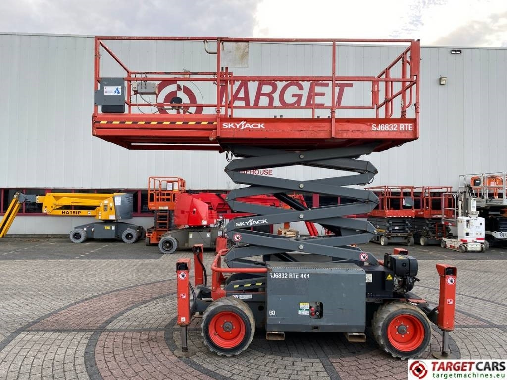 SkyJack SJ6832RTE HyBrid 4x4 Scissor Work Lift 1180cm - 시저 리프트 : 사진 5 SkyJack SJ6832RTE HyBrid 4x4 Scissor Work Lift 1180cm - 시저 리프트 : 사진 5