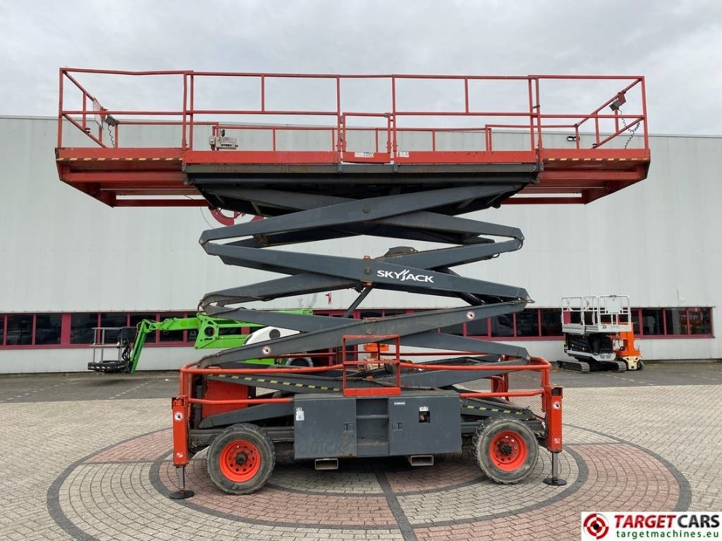 SkyJack SJ9250 RT Diesel 4x4 Scissor Work Lift 1720cm - 시저 리프트 : 사진 5 SkyJack SJ9250 RT Diesel 4x4 Scissor Work Lift 1720cm - 시저 리프트 : 사진 5