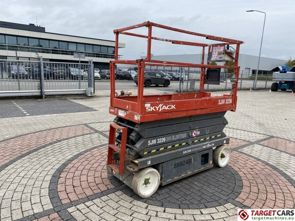 SkyJack SJIII-3226 Electric Scissor Work Lift 990cm - 시저 리프트 : 사진 3 SkyJack SJIII-3226 Electric Scissor Work Lift 990cm - 시저 리프트 : 사진 3
