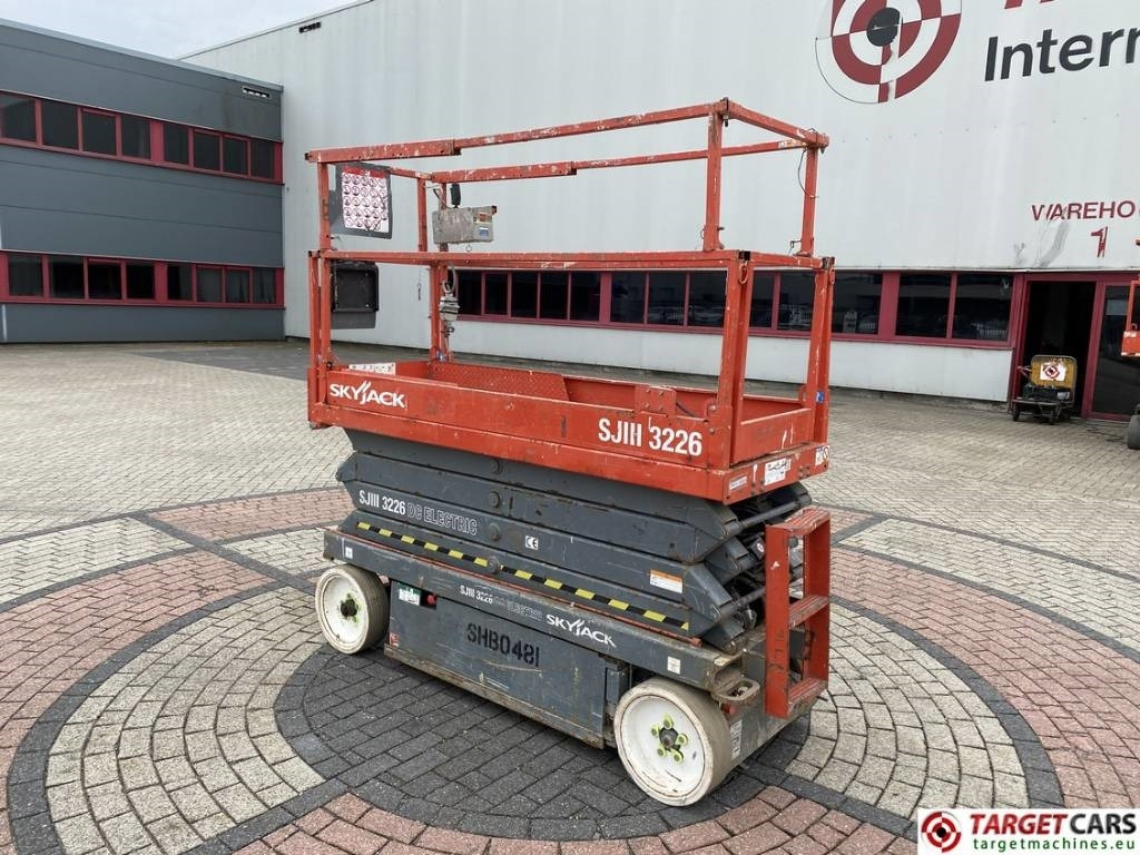 SkyJack SJIII-3226 Electric Scissor Work Lift 990cm - 시저 리프트 : 사진 4 SkyJack SJIII-3226 Electric Scissor Work Lift 990cm - 시저 리프트 : 사진 4