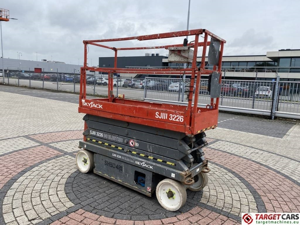 SkyJack SJIII-3226 Electric Scissor Work Lift 990cm - 시저 리프트 : 사진 2 SkyJack SJIII-3226 Electric Scissor Work Lift 990cm - 시저 리프트 : 사진 2