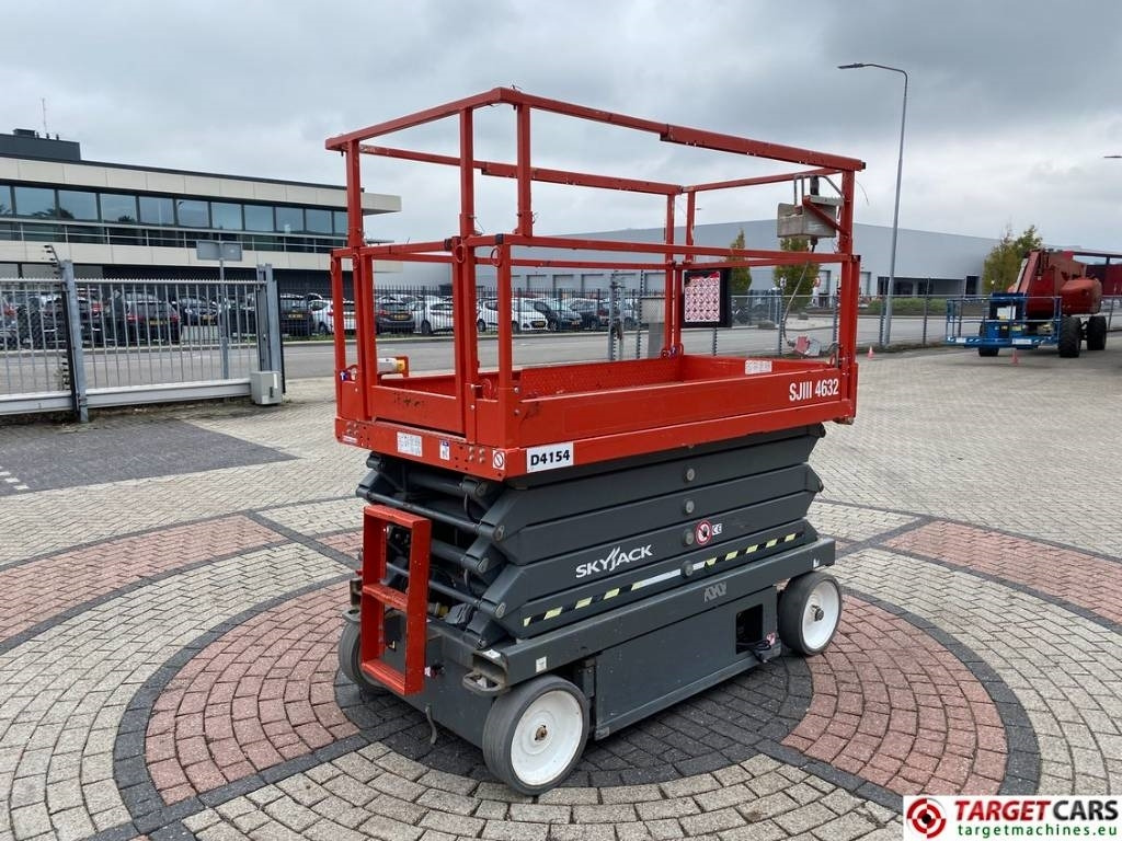 SkyJack SJIII-4632 Electric 4632 Scissor Work Lift 1170cm - 시저 리프트 : 사진 3 SkyJack SJIII-4632 Electric 4632 Scissor Work Lift 1170cm - 시저 리프트 : 사진 3
