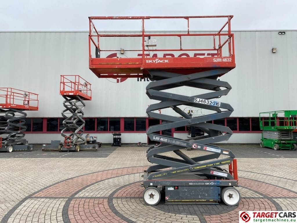 SkyJack SJIII-4632 Electric 4632 Scissor Work Lift 1170cm - 시저 리프트 : 사진 5 SkyJack SJIII-4632 Electric 4632 Scissor Work Lift 1170cm - 시저 리프트 : 사진 5
