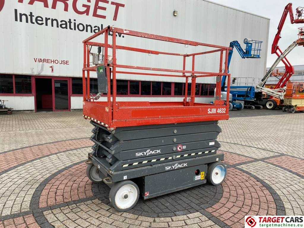 SkyJack SJIII-4632 Electric 4632 Scissor Work Lift 1170cm - 시저 리프트 : 사진 1 SkyJack SJIII-4632 Electric 4632 Scissor Work Lift 1170cm - 시저 리프트 : 사진 1