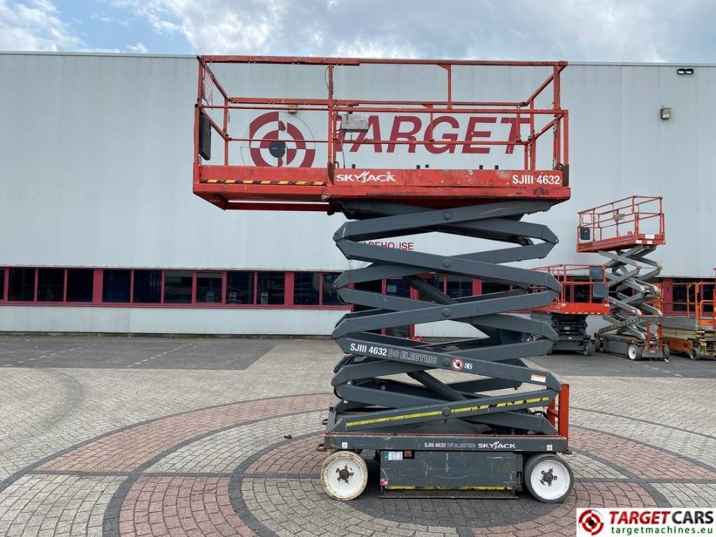 SkyJack SJIII-4632 Electric 4632 Scissor Work Lift 1170cm - 시저 리프트 : 사진 5 SkyJack SJIII-4632 Electric 4632 Scissor Work Lift 1170cm - 시저 리프트 : 사진 5
