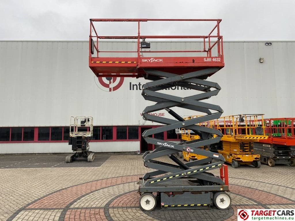 SkyJack SJIII-4632 Electric 4632 Scissor Work Lift 1170cm - 시저 리프트 : 사진 5 SkyJack SJIII-4632 Electric 4632 Scissor Work Lift 1170cm - 시저 리프트 : 사진 5