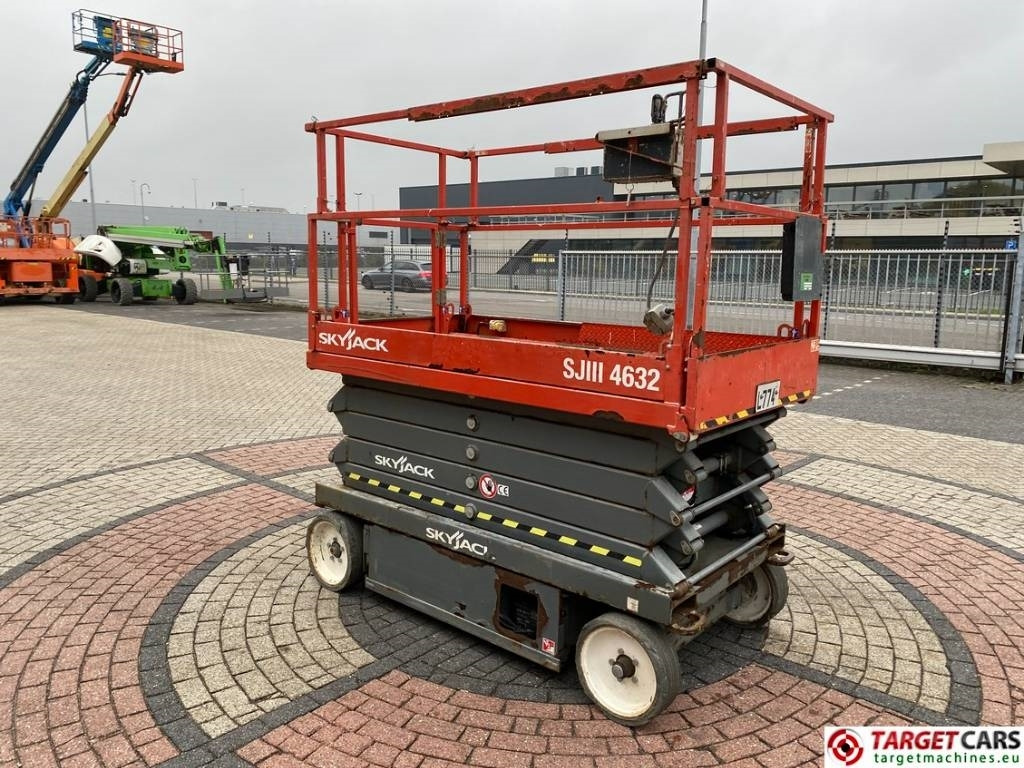 SkyJack SJIII-4632 Electric 4632 Scissor Work Lift 1170cm - 시저 리프트 : 사진 2 SkyJack SJIII-4632 Electric 4632 Scissor Work Lift 1170cm - 시저 리프트 : 사진 2