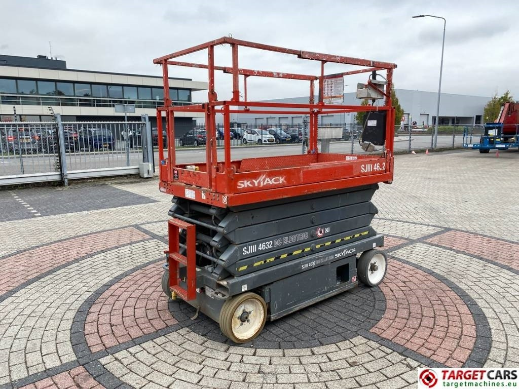SkyJack SJIII-4632 Electric 4632 Scissor Work Lift 1170cm - 시저 리프트 : 사진 3 SkyJack SJIII-4632 Electric 4632 Scissor Work Lift 1170cm - 시저 리프트 : 사진 3