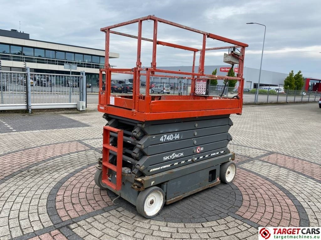 SkyJack SJIII-4740 Electric Scissor Work Lift 1380cm - 시저 리프트 : 사진 3 SkyJack SJIII-4740 Electric Scissor Work Lift 1380cm - 시저 리프트 : 사진 3