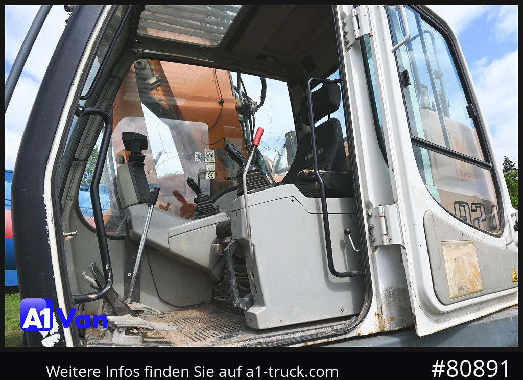 크롤러 굴삭기 LIEBHERR 924 Compact, Kettenbagger : 사진 12 크롤러 굴삭기 LIEBHERR 924 Compact, Kettenbagger : 사진 12