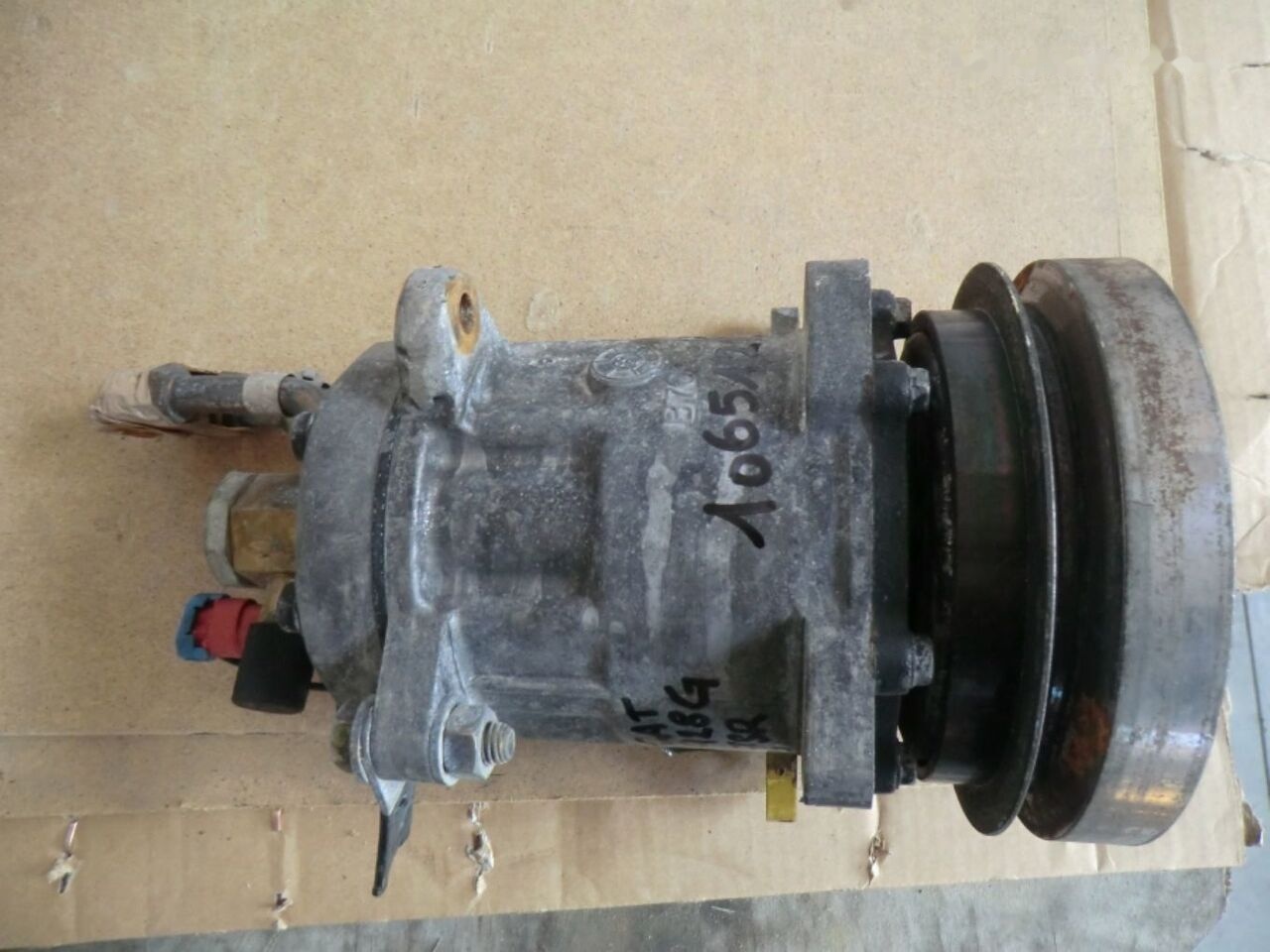 7SR01935 (1065122) Caterpillar 928G - 에어컨 휠 로더 용 : 사진 1 7SR01935 (1065122) Caterpillar 928G - 에어컨 휠 로더 용 : 사진 1