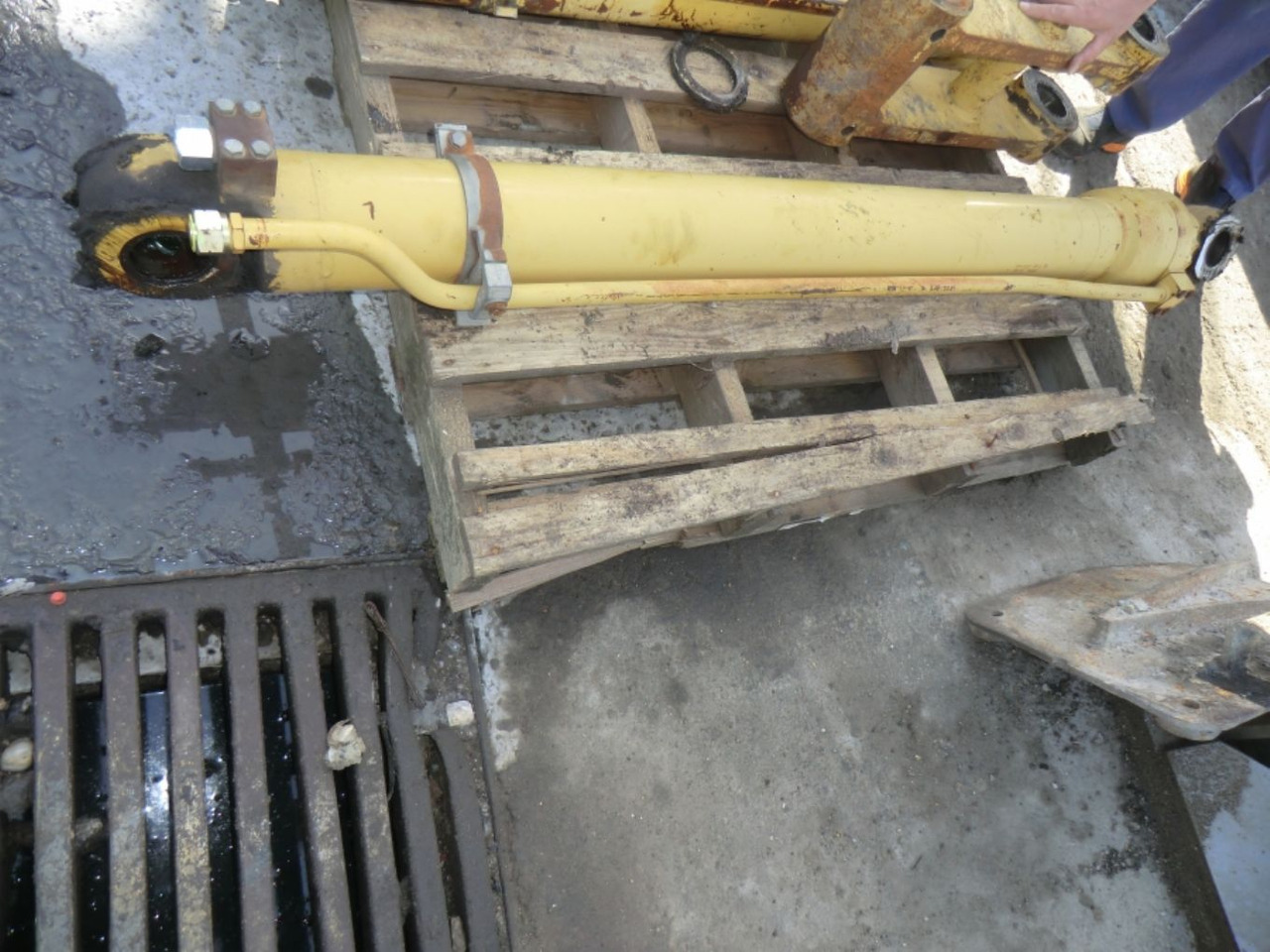 Caterpillar 317B LN Cilindro STICK - 유압 실린더 건설기계 용 : 사진 2 Caterpillar 317B LN Cilindro STICK - 유압 실린더 건설기계 용 : 사진 2