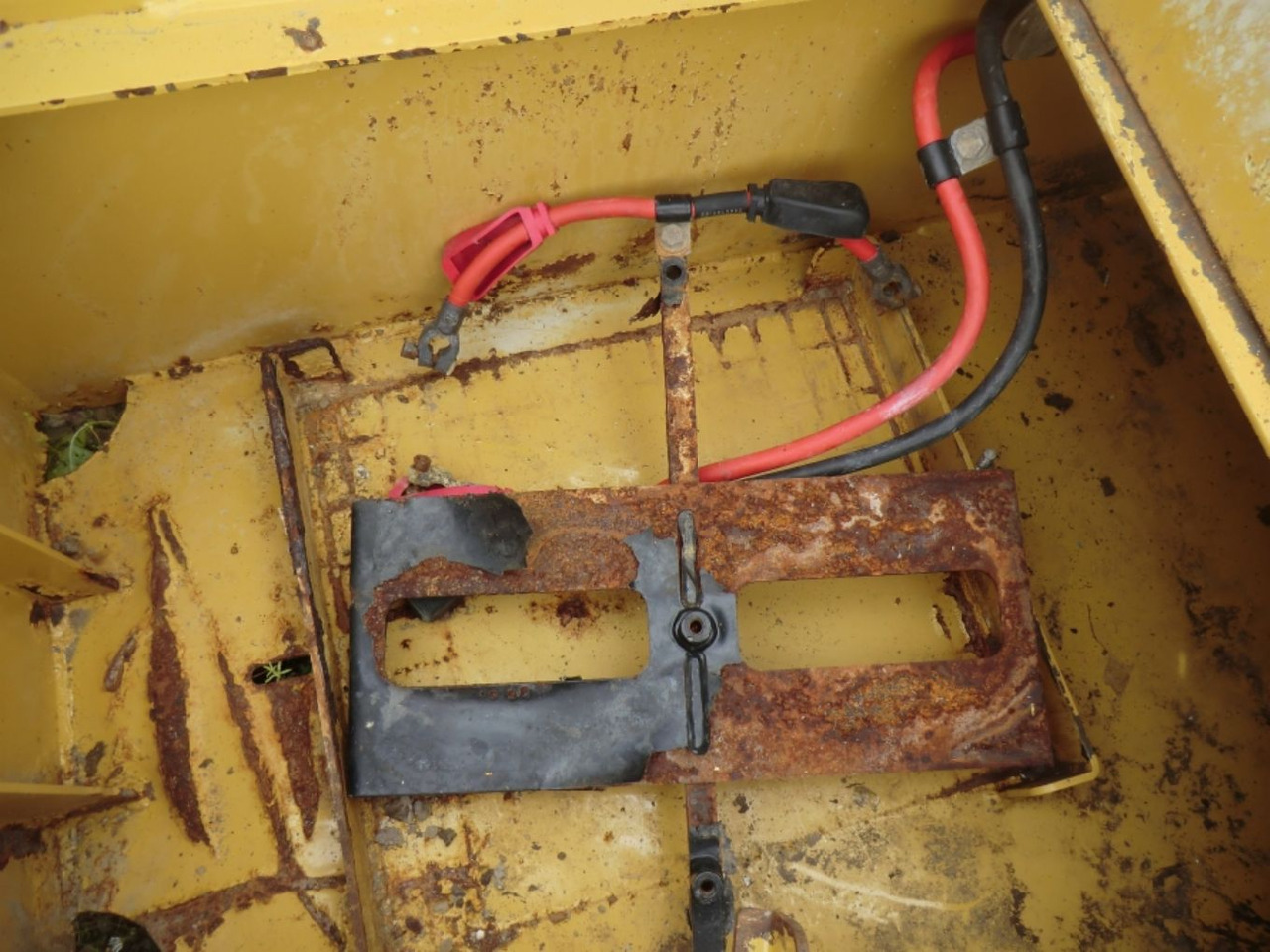 Caterpillar 735 Serbatotio olio idraulico, completo di porta batterie, quadro elettrico. - 유압 탱크 건설기계 용 : 사진 5 Caterpillar 735 Serbatotio olio idraulico, completo di porta batterie, quadro elettrico. - 유압 탱크 건설기계 용 : 사진 5