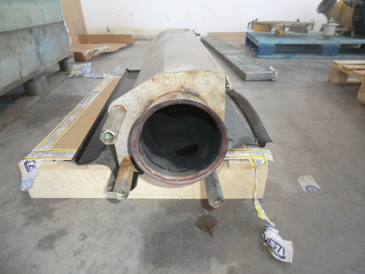 Caterpillar 735 Supporto marmitta - 보디 및 외관 건설기계 용 : 사진 2 Caterpillar 735 Supporto marmitta - 보디 및 외관 건설기계 용 : 사진 2