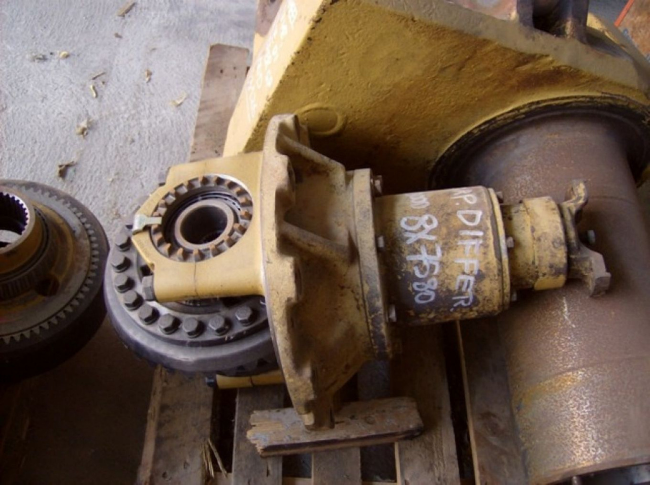 Caterpillar D300D DIFFERENZIALE CON COPPIA CONICA - 차동기어 건설기계 용 : 사진 1 Caterpillar D300D DIFFERENZIALE CON COPPIA CONICA - 차동기어 건설기계 용 : 사진 1