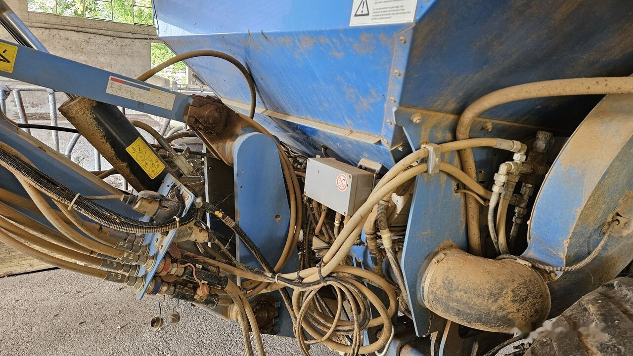 Lemken SOLITAIR 9/500 KA-DS 150 + HELIODOR 9/500 - 파종기 : 사진 4 Lemken SOLITAIR 9/500 KA-DS 150 + HELIODOR 9/500 - 파종기 : 사진 4