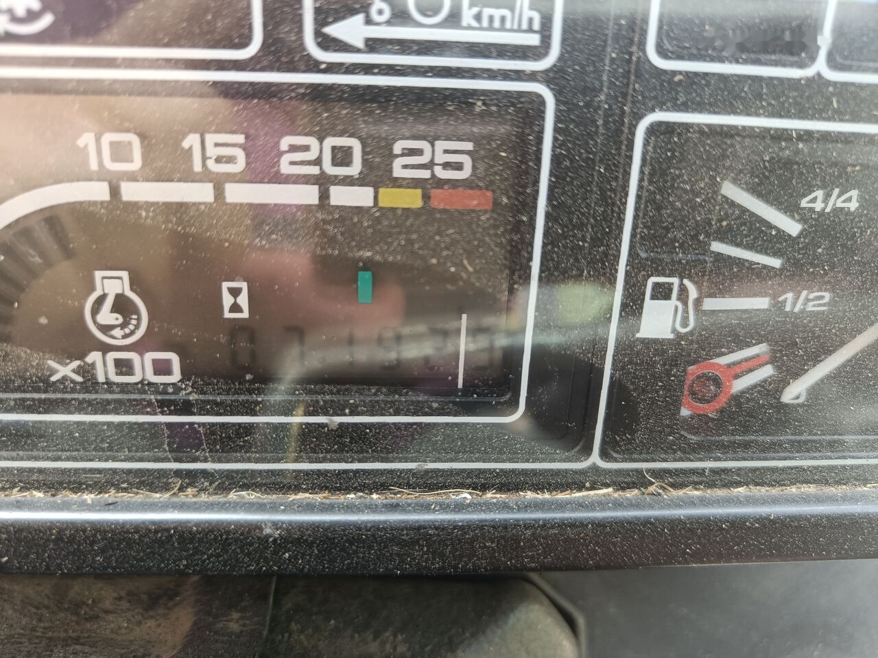 장궤형 트랙터 Massey Ferguson 383 : 사진 8 장궤형 트랙터 Massey Ferguson 383 : 사진 8