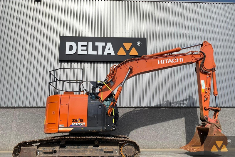 Hitachi ZX225USLC-6 - 크롤러 굴삭기 : 사진 2 Hitachi ZX225USLC-6 - 크롤러 굴삭기 : 사진 2