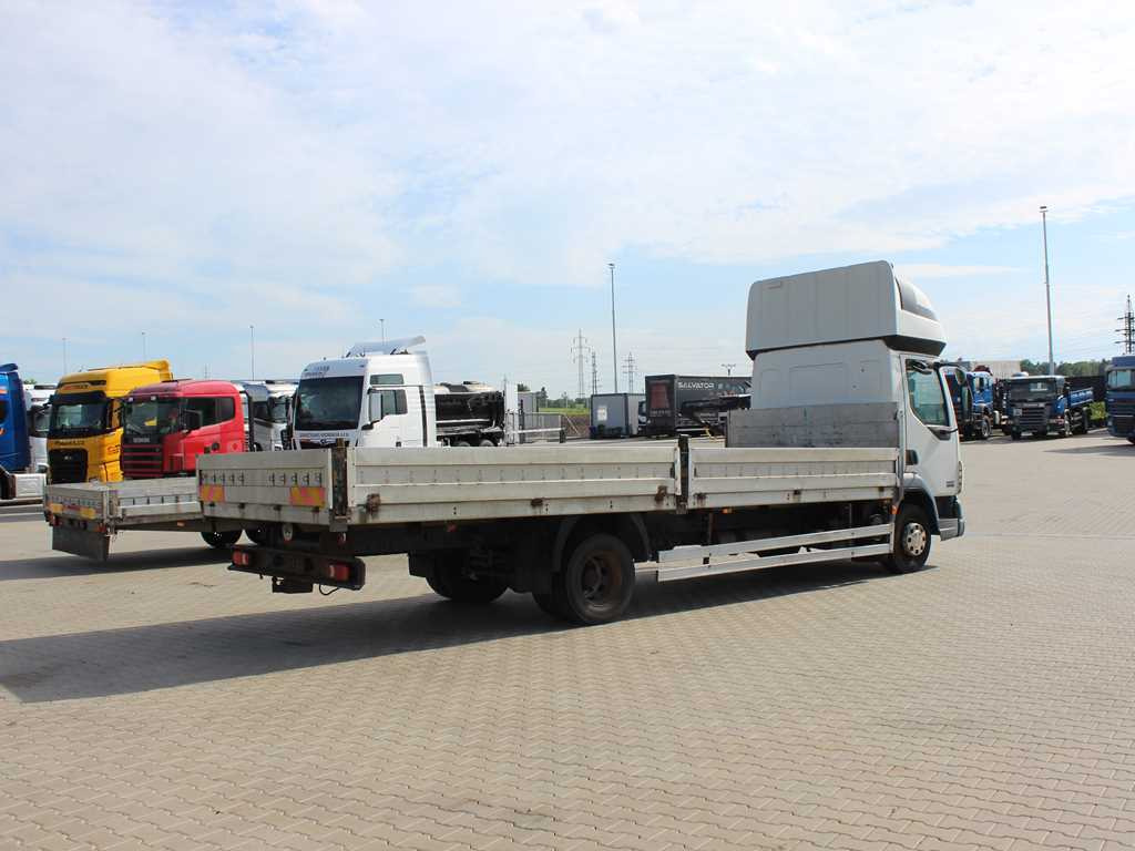 DAF LF 45.180, SLEEPING BODY, EURO 3, TIRES 80% - 드롭사이드/ 플랫베드 트럭 : 사진 4 DAF LF 45.180, SLEEPING BODY, EURO 3, TIRES 80% - 드롭사이드/ 플랫베드 트럭 : 사진 4