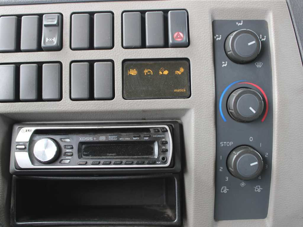 커튼사이더 트럭 Volvo FL 240, EURO 5, HYDRAULIC FRONT, TIRES 80% : 사진 11 커튼사이더 트럭 Volvo FL 240, EURO 5, HYDRAULIC FRONT, TIRES 80% : 사진 11