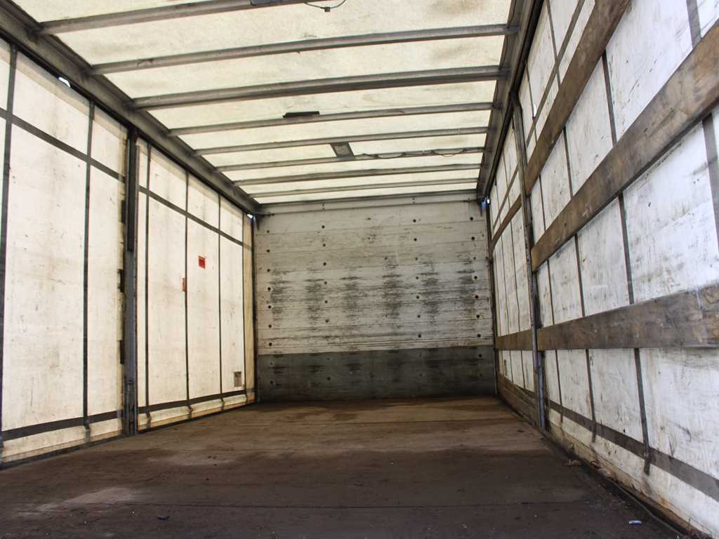 커튼사이더 트럭 Volvo FL 240, EURO 5, HYDRAULIC FRONT, TIRES 80% : 사진 7 커튼사이더 트럭 Volvo FL 240, EURO 5, HYDRAULIC FRONT, TIRES 80% : 사진 7