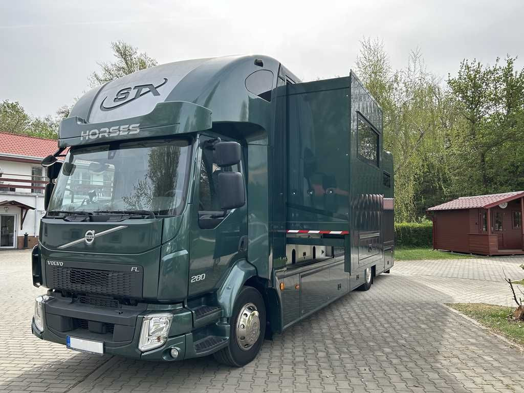 Volvo STX FL, 6 PEOPLE, 5 HORSES, CAMERA, 2X TAIL LIFT - 말 수송 트럭 : 사진 1 Volvo STX FL, 6 PEOPLE, 5 HORSES, CAMERA, 2X TAIL LIFT - 말 수송 트럭 : 사진 1
