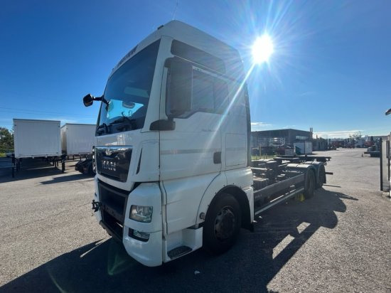 MAN TGX 26.440 BDF, XXL, Retarder, Automatik, E6, Liftachse, Motorschaden, Kurbelwellenschaden - 컨테이너 운반 장치/ 스와프 보디 트럭 : 사진 3 MAN TGX 26.440 BDF, XXL, Retarder, Automatik, E6, Liftachse, Motorschaden, Kurbelwellenschaden - 컨테이너 운반 장치/ 스와프 보디 트럭 : 사진 3