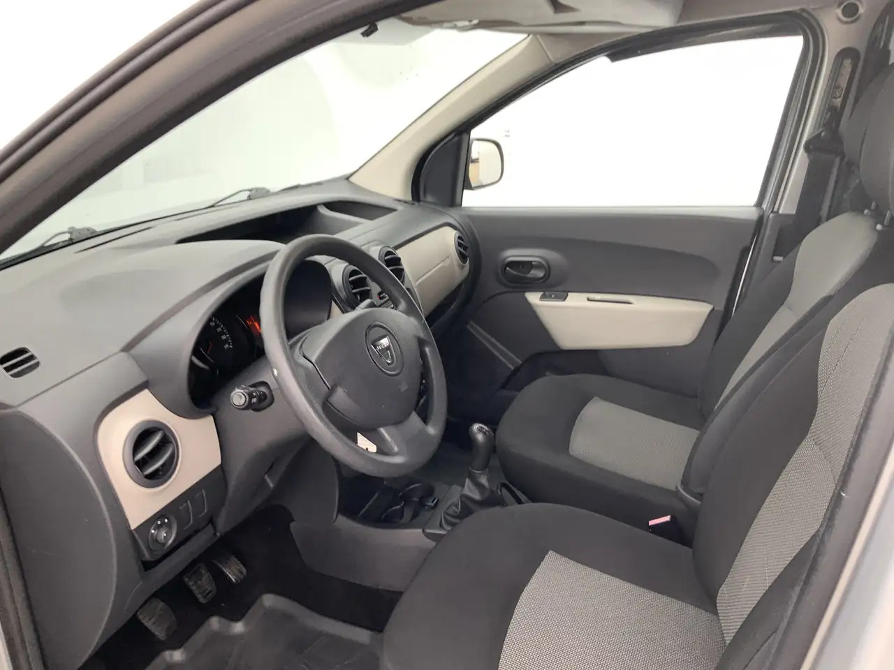 Dacia Dokker 1.5 dCi 75 Ambiance Airco Alu Velg Trekhaak 1200 k - 소형 밴 : 사진 5 Dacia Dokker 1.5 dCi 75 Ambiance Airco Alu Velg Trekhaak 1200 k - 소형 밴 : 사진 5