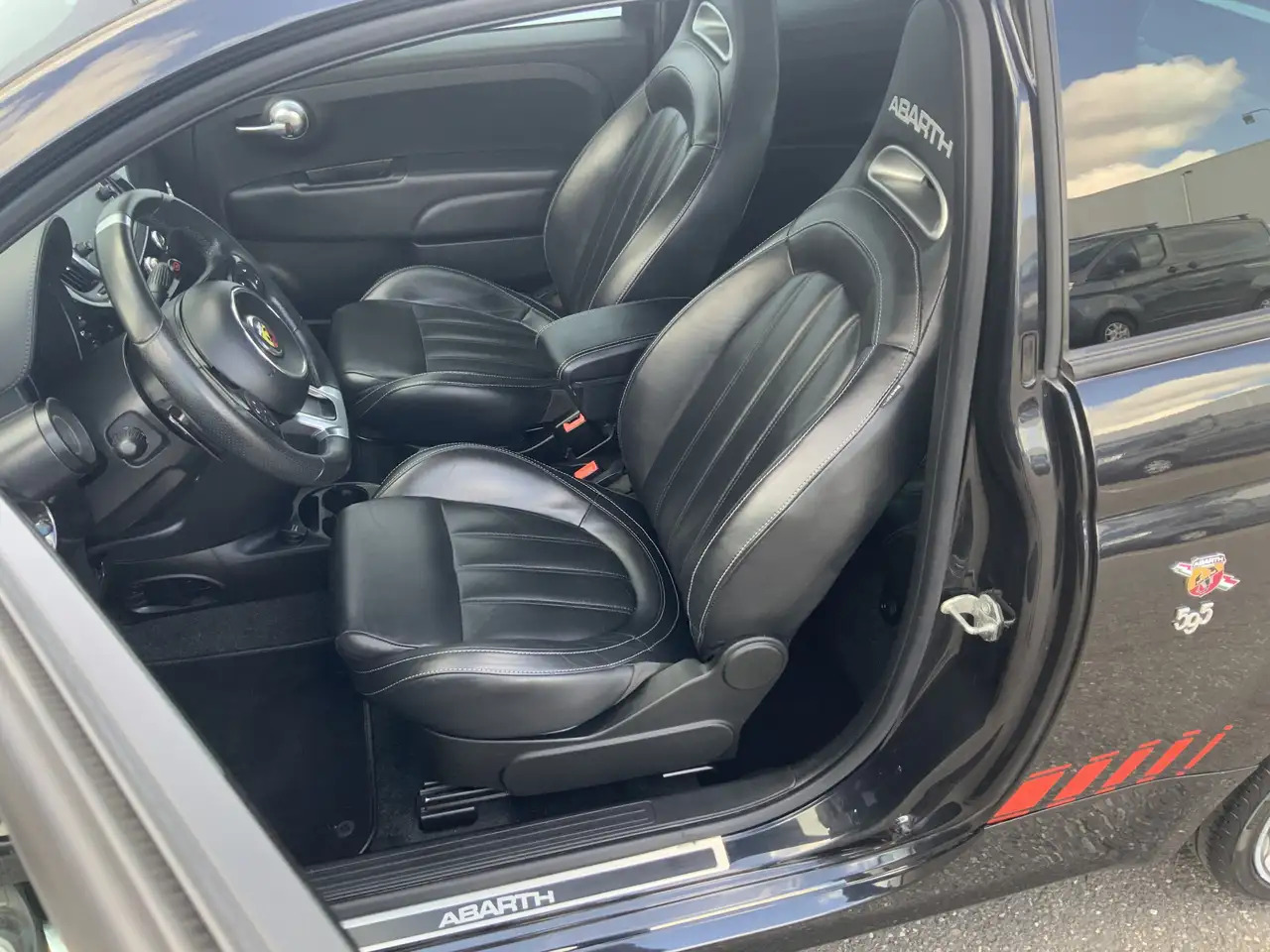 Fiat 500C Abarth 1.4 T-Jet 595 Automaat Euro 6 - 차량 : 사진 5 Fiat 500C Abarth 1.4 T-Jet 595 Automaat Euro 6 - 차량 : 사진 5