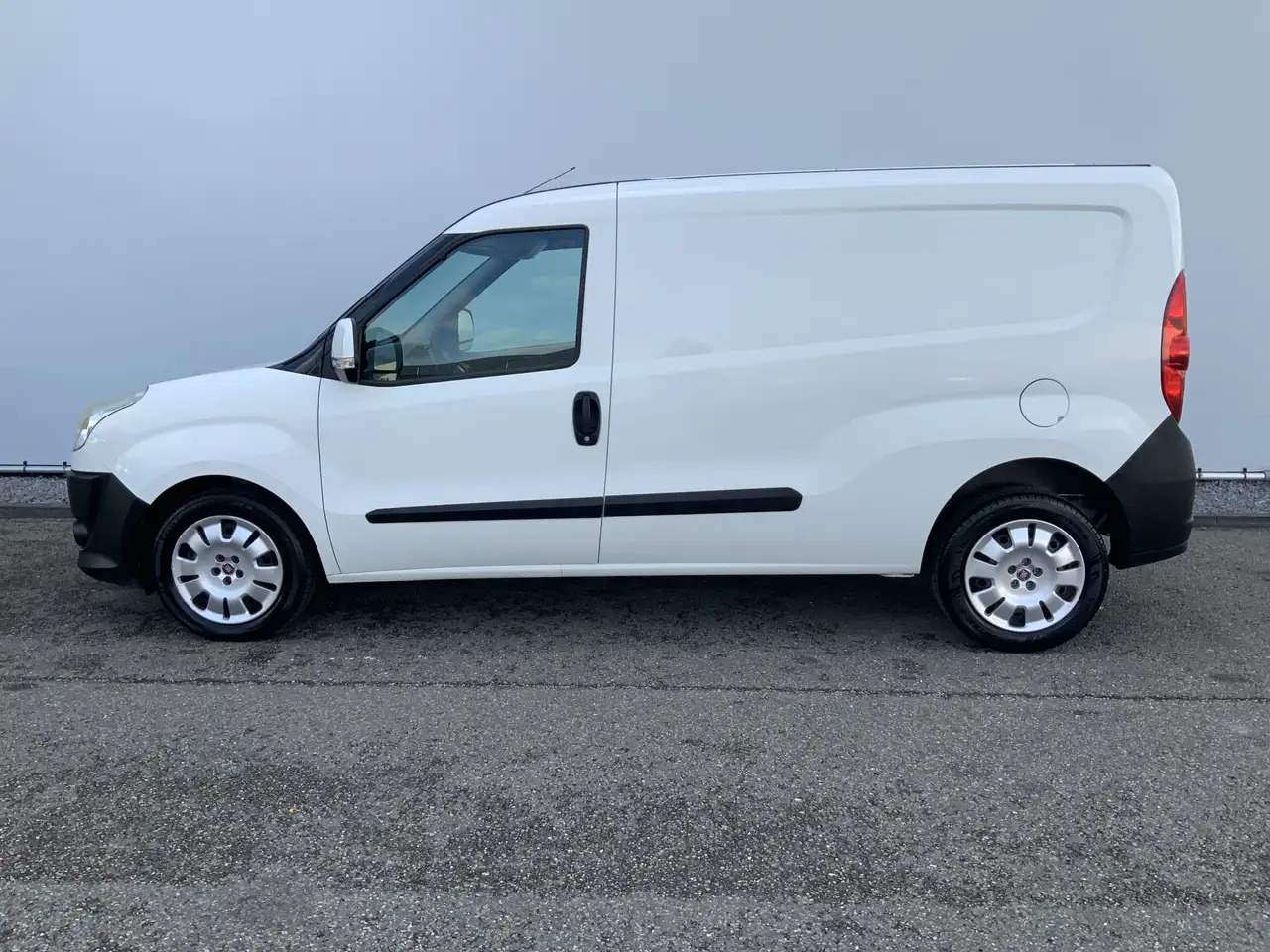 Fiat Doblo Cargo 1.6 MultiJet SX Maxi Airco Trekhaak 1300 kg - 소형 밴 : 사진 3 Fiat Doblo Cargo 1.6 MultiJet SX Maxi Airco Trekhaak 1300 kg - 소형 밴 : 사진 3