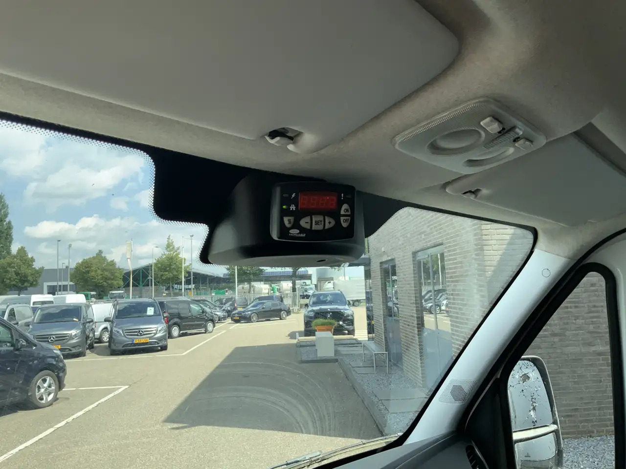 Iveco Daily 35C13 2.3 375 Automaat Koelmeubelbak Deuren Dag&Na - 냉동 밴 : 사진 5 Iveco Daily 35C13 2.3 375 Automaat Koelmeubelbak Deuren Dag&Na - 냉동 밴 : 사진 5