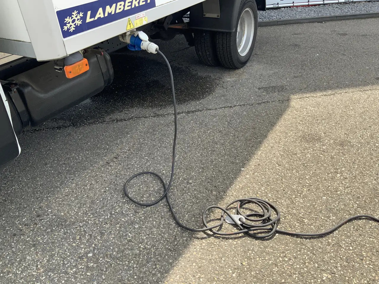 Iveco Daily 35C13 2.3 375 Automaat Koelmeubelbak Deuren Dag&Na - 냉동 밴 : 사진 2 Iveco Daily 35C13 2.3 375 Automaat Koelmeubelbak Deuren Dag&Na - 냉동 밴 : 사진 2