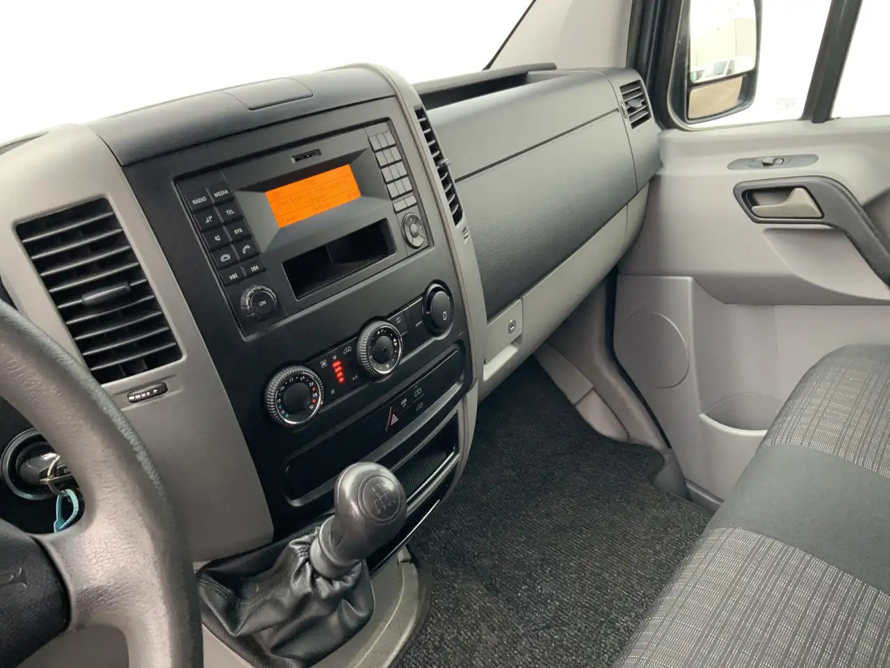 Mercedes-Benz Sprinter 311 2.2 CDI 366 L2H1 Airco 3 Zits Opstap& Trekhaak - 패널 밴 : 사진 5 Mercedes-Benz Sprinter 311 2.2 CDI 366 L2H1 Airco 3 Zits Opstap& Trekhaak - 패널 밴 : 사진 5