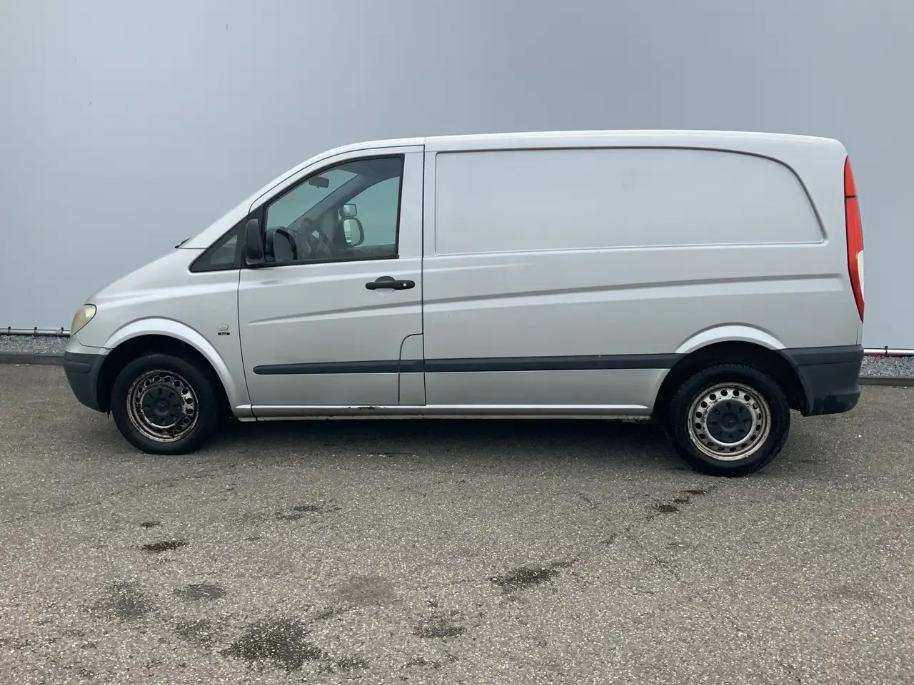 Mercedes-Benz Vito 111 CDI 320 Lang Verstuiver lek Airco Cruise 3 Zit - 소형 밴 : 사진 3 Mercedes-Benz Vito 111 CDI 320 Lang Verstuiver lek Airco Cruise 3 Zit - 소형 밴 : 사진 3
