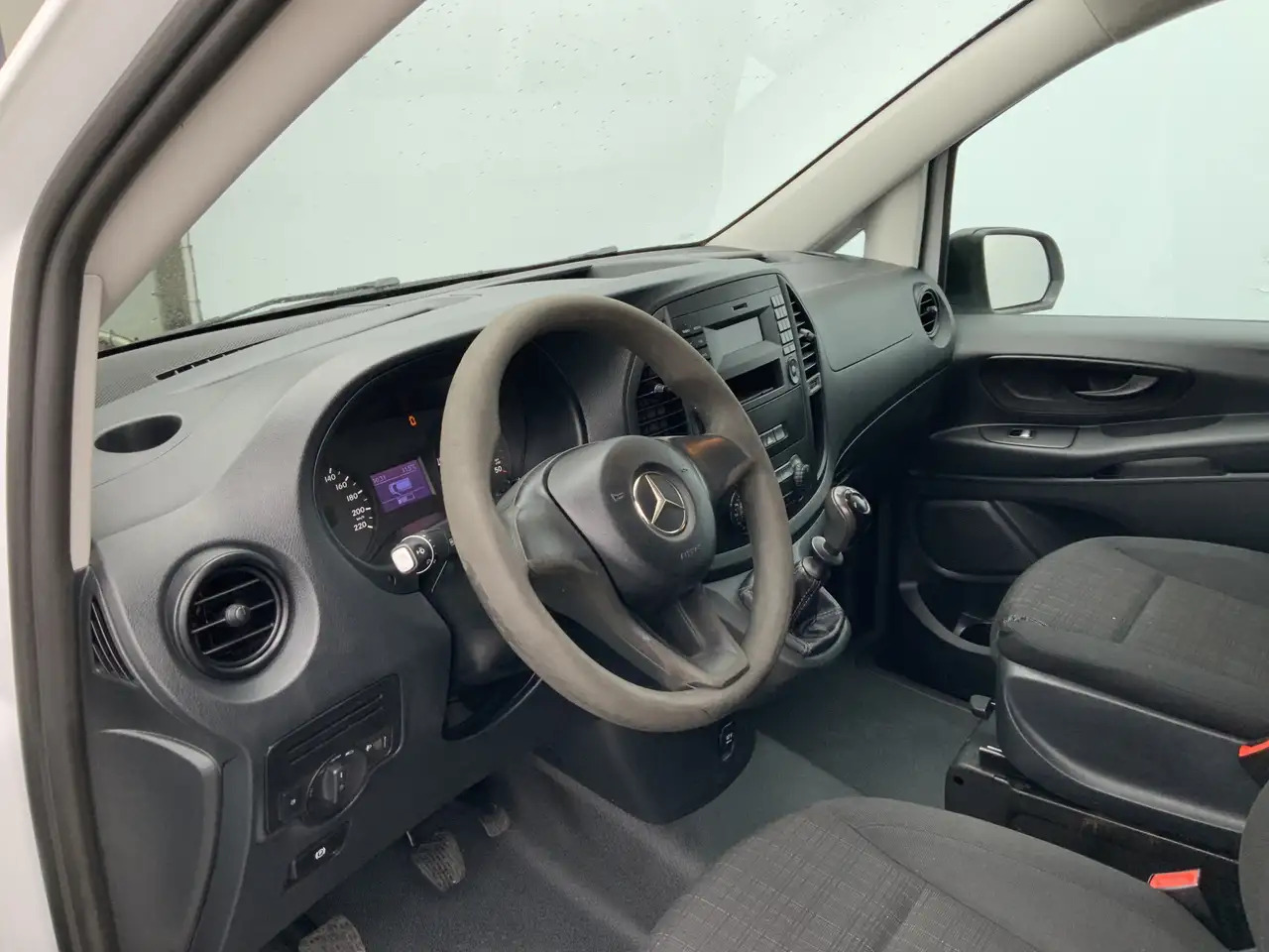 Mercedes-Benz Vito 111 CDI Functional Airco Trekhaak 2000 kg (Schades - 패널 밴 : 사진 5 Mercedes-Benz Vito 111 CDI Functional Airco Trekhaak 2000 kg (Schades - 패널 밴 : 사진 5