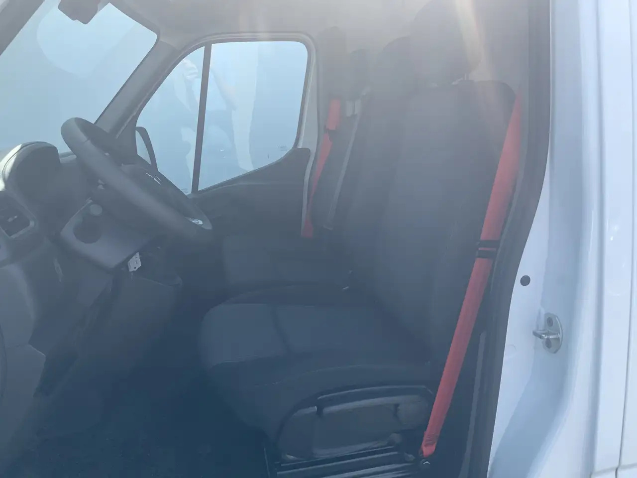 Renault Master T35 2.3 dCi 150 L2H2 Energy Work Edition Airco Cru - 패널 밴 : 사진 4 Renault Master T35 2.3 dCi 150 L2H2 Energy Work Edition Airco Cru - 패널 밴 : 사진 4