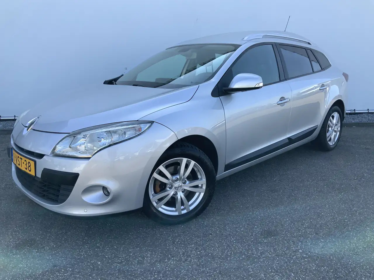 Renault Megane 1.5 dCi Expression Airco Navi Grijs Kenteken Euro - 차량 : 사진 1 Renault Megane 1.5 dCi Expression Airco Navi Grijs Kenteken Euro - 차량 : 사진 1