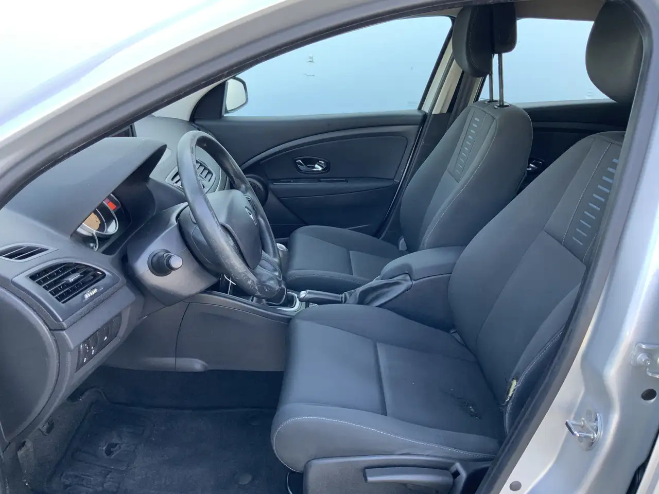 Renault Megane 1.5 dCi Expression Airco Navi Grijs Kenteken Euro - 차량 : 사진 4 Renault Megane 1.5 dCi Expression Airco Navi Grijs Kenteken Euro - 차량 : 사진 4