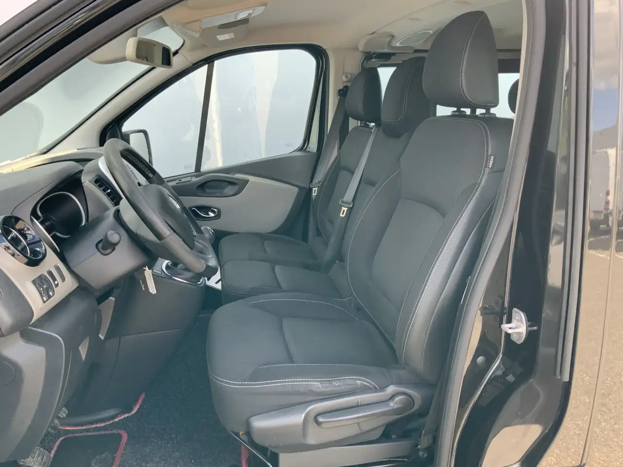Renault Trafic 1.6 dCi T27 L1H1 Dub Cab Airco Cruise 6 Zits Alu V - 콤비 밴 : 사진 4 Renault Trafic 1.6 dCi T27 L1H1 Dub Cab Airco Cruise 6 Zits Alu V - 콤비 밴 : 사진 4