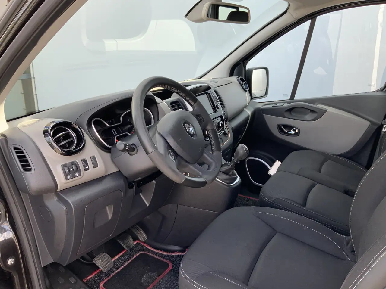 Renault Trafic 1.6 dCi T27 L1H1 Dub Cab Airco Cruise 6 Zits Alu V - 콤비 밴 : 사진 5 Renault Trafic 1.6 dCi T27 L1H1 Dub Cab Airco Cruise 6 Zits Alu V - 콤비 밴 : 사진 5
