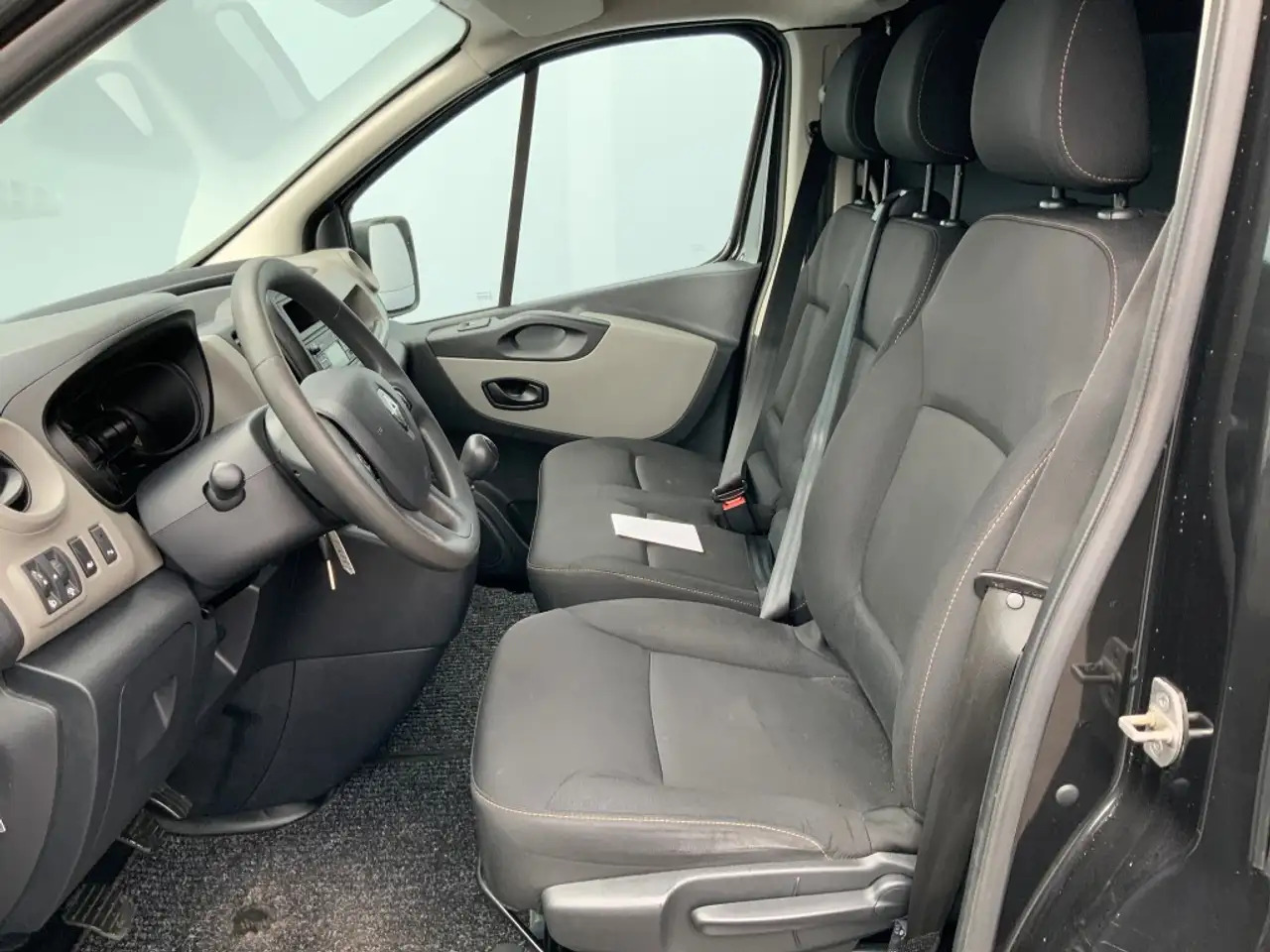 Renault Trafic 1.6 dCi T29 L2H2 Comfort Energy Airco Cruise 3 Zit - 패널 밴 : 사진 5 Renault Trafic 1.6 dCi T29 L2H2 Comfort Energy Airco Cruise 3 Zit - 패널 밴 : 사진 5