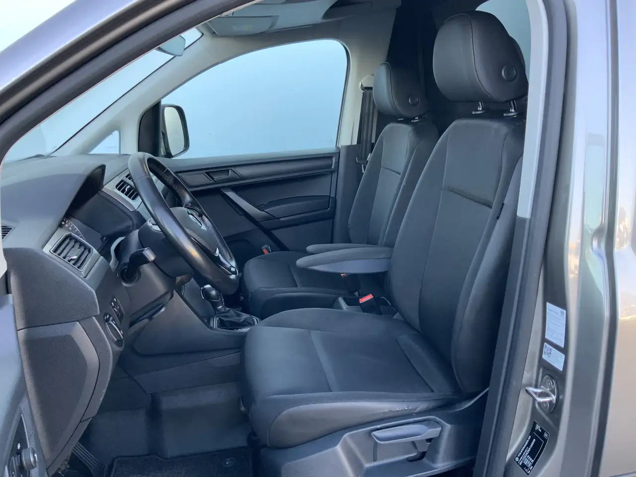 Volkswagen Caddy 2.0 TDI L2H1 150 pk DSG Maxi Excl. Edition Autom A - 소형 밴 : 사진 4 Volkswagen Caddy 2.0 TDI L2H1 150 pk DSG Maxi Excl. Edition Autom A - 소형 밴 : 사진 4