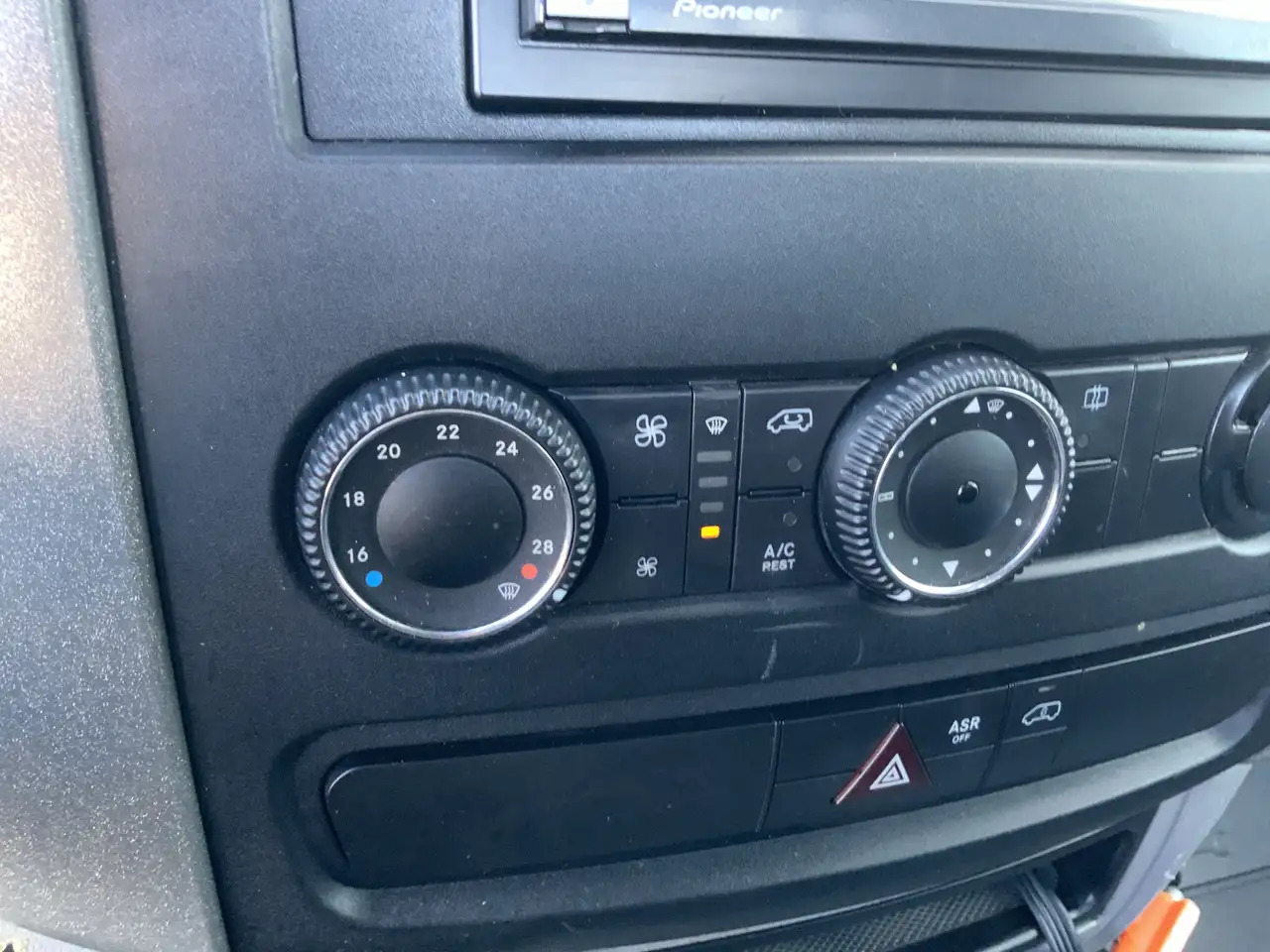 Volkswagen Crafter 50 2.0 TDI L2H1Pick Up Airco Cruise Trekhaak 3500 - 플랫베드 밴 : 사진 5 Volkswagen Crafter 50 2.0 TDI L2H1Pick Up Airco Cruise Trekhaak 3500 - 플랫베드 밴 : 사진 5