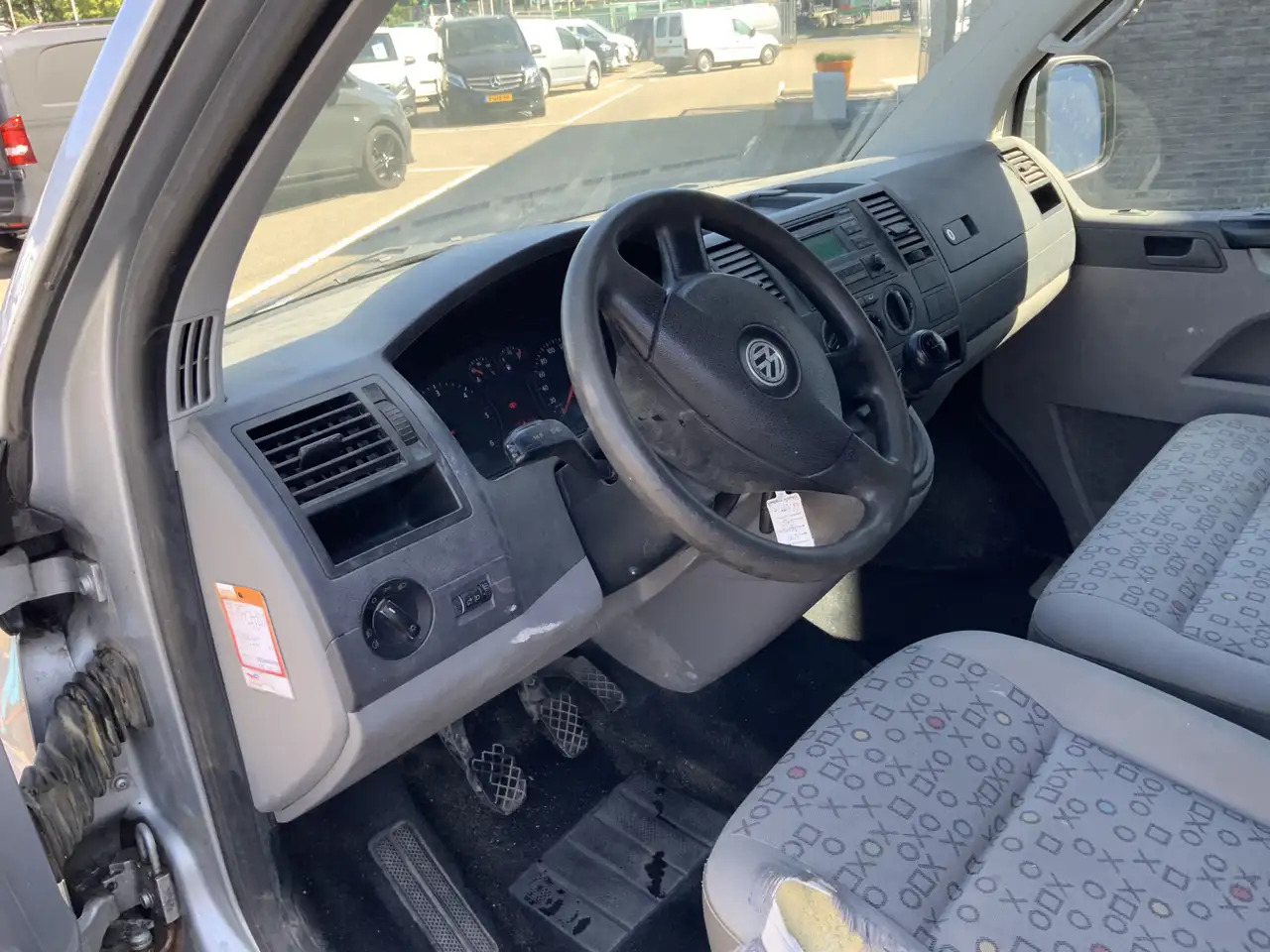 Volkswagen T5 Transporter 1.9 TDI 340 MHD (Versnellingsbak Defekt !!)Airco 3 - 패널 밴 : 사진 3 Volkswagen T5 Transporter 1.9 TDI 340 MHD (Versnellingsbak Defekt !!)Airco 3 - 패널 밴 : 사진 3