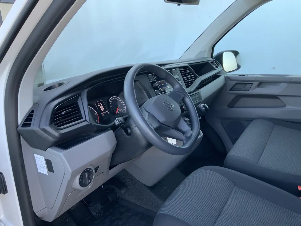 Volkswagen T6.1 Transporter 2.0 TDI L1H1 26 Economy Business - 패널 밴 : 사진 5 Volkswagen T6.1 Transporter 2.0 TDI L1H1 26 Economy Business - 패널 밴 : 사진 5